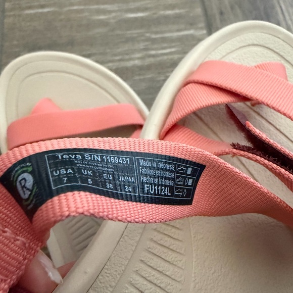 Teva Women's Hurricane Terra Dactyl Hiking Sandal size 7 New - Picture 10 of 10